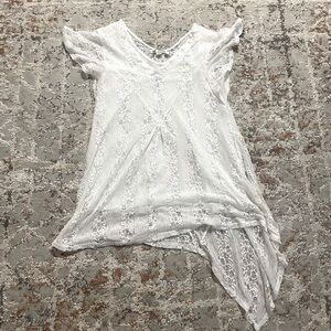 Unity World Wear Vintage White lace asymmetrical top